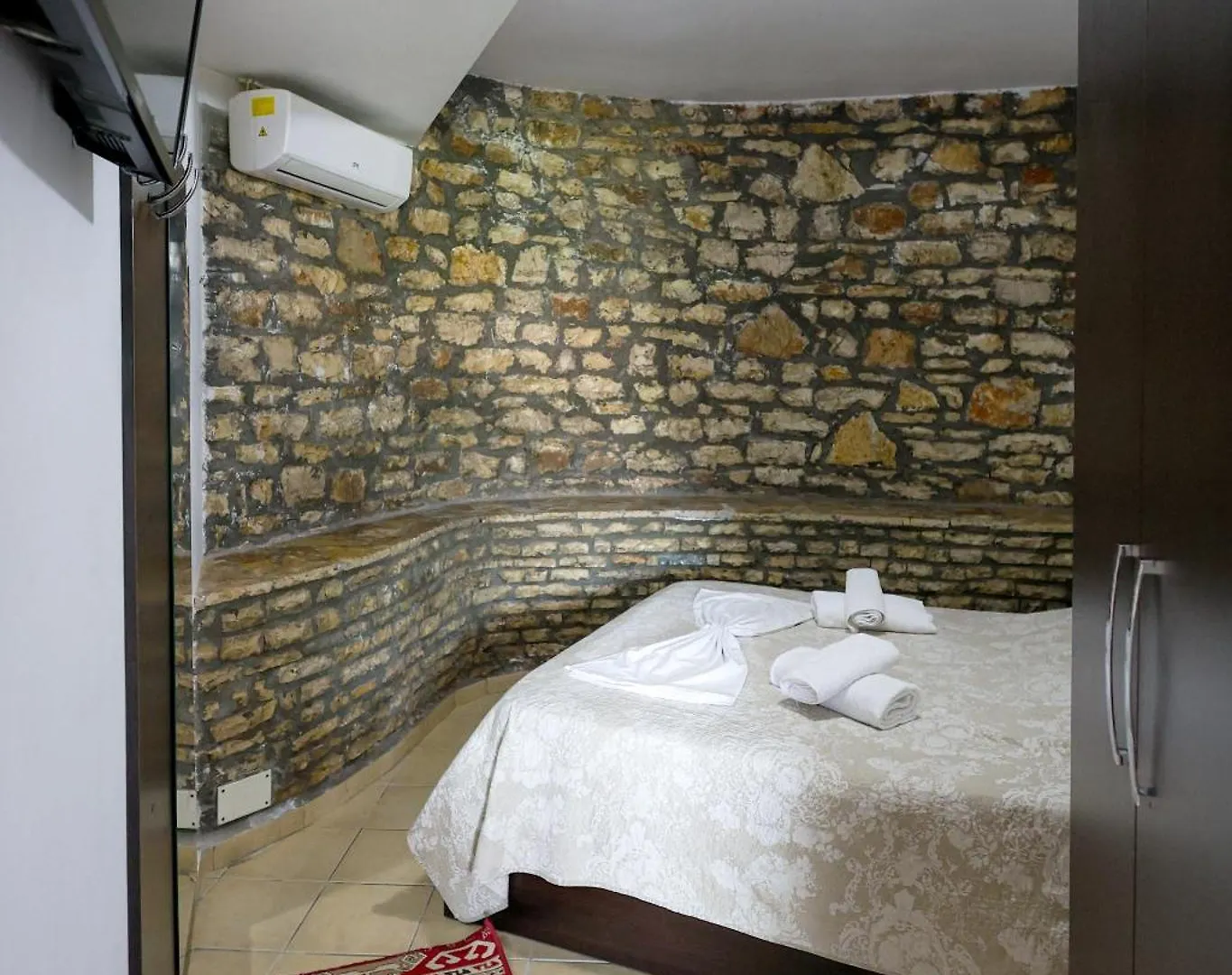 ***  Hotel Ajka Berat Albánie