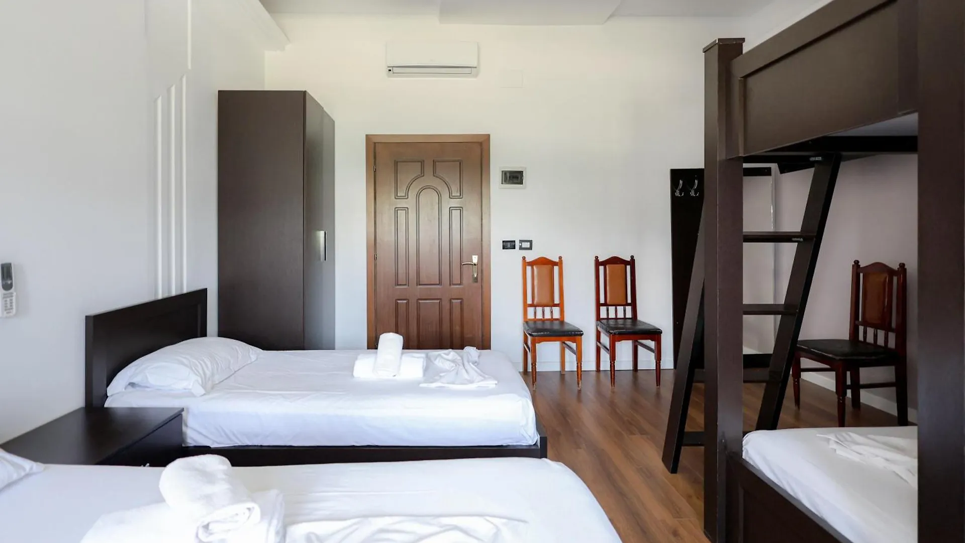 Hotel Ajka Berat 3*,  Albánie