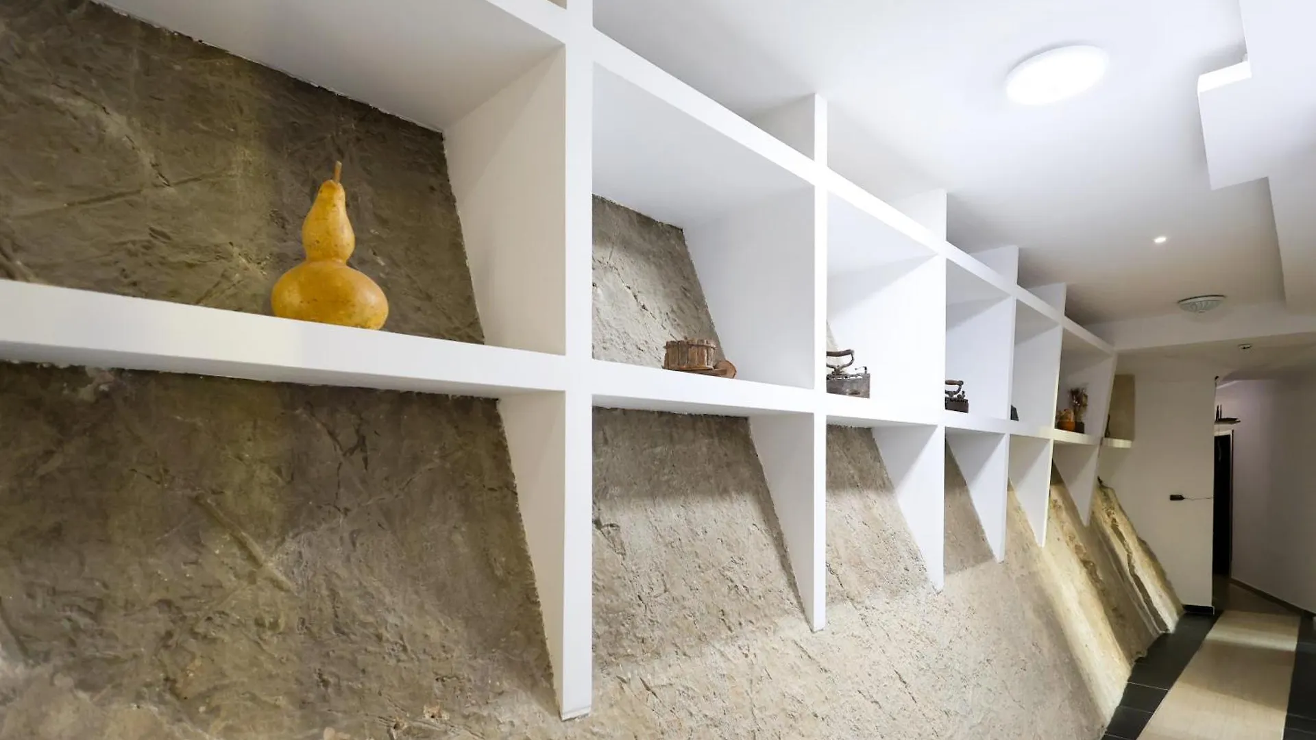 ***  Hotel Ajka Berat Albania