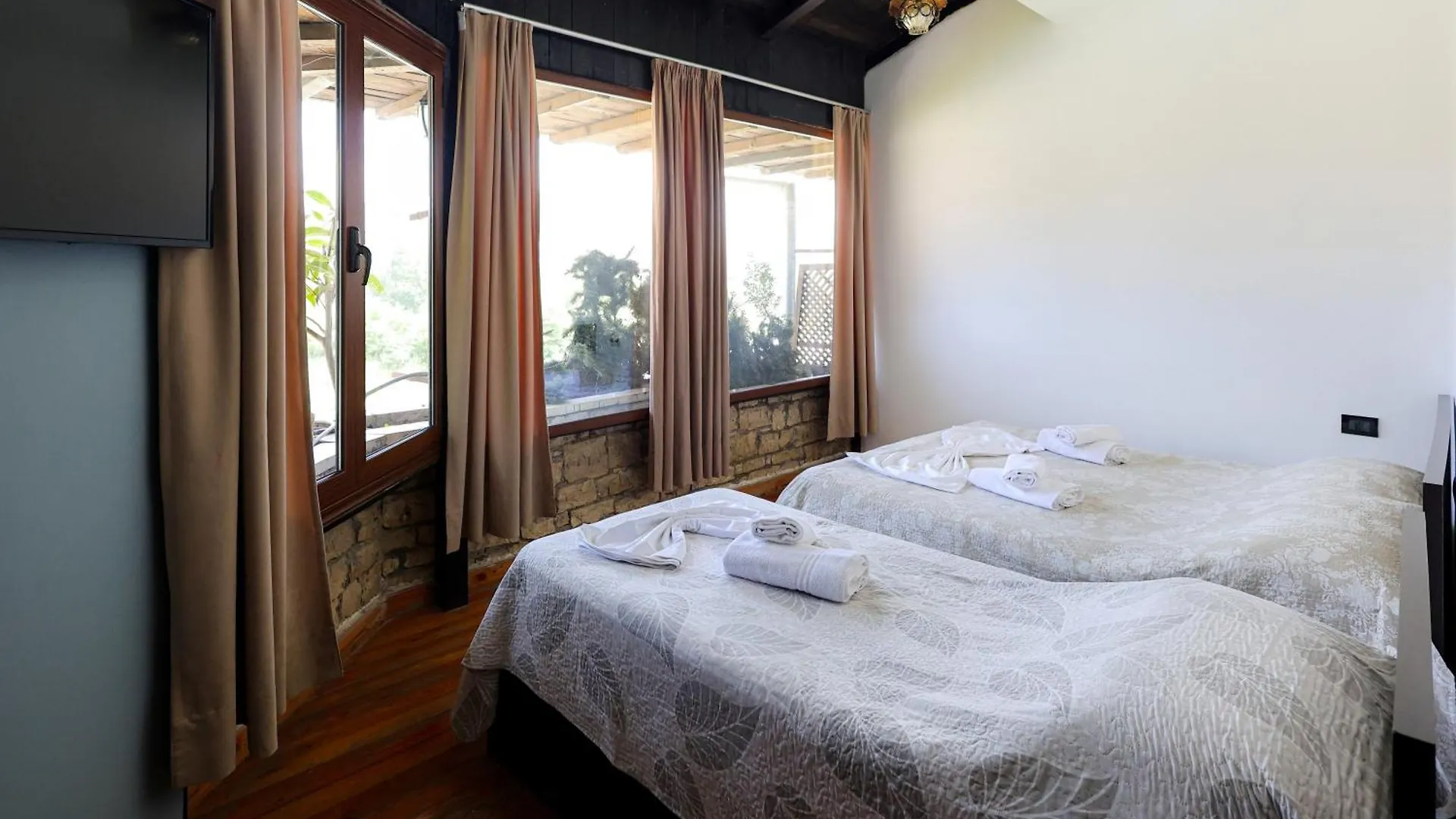 Hotel Ajka Berat Albania