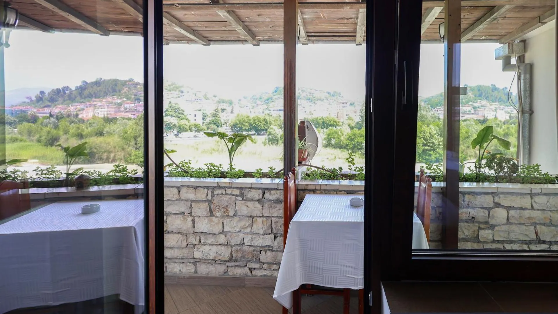Hotel Ajka Berat 3*,  Albania